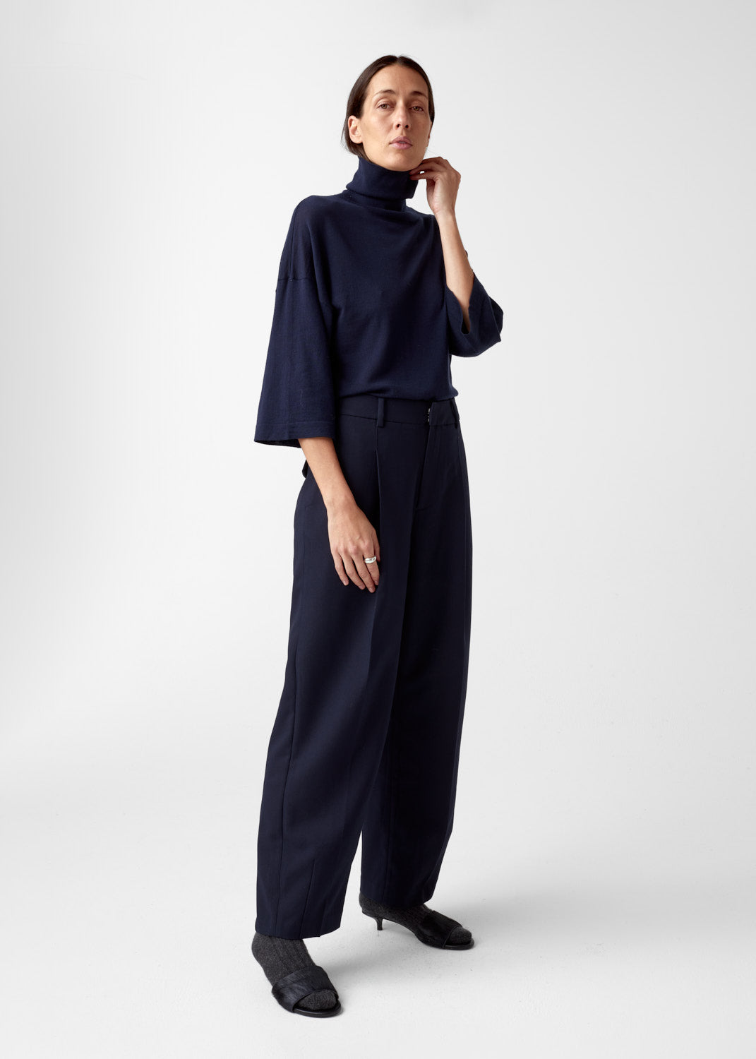 Tia Merino Knit Navy Gensere